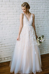 Charming Country Wedding Dress with V-Neck Appliques